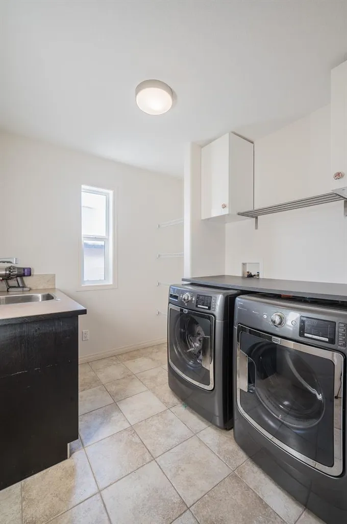7 Aspen Stone Grove SW Calgary AB T3H 0H3