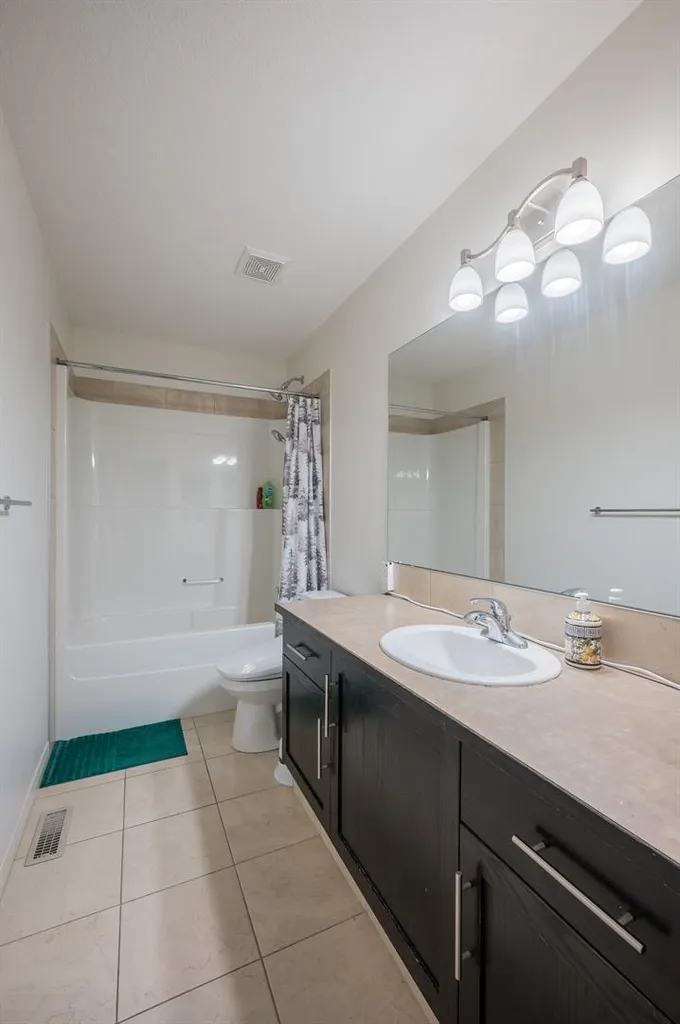7 Aspen Stone Grove SW Calgary AB T3H 0H3