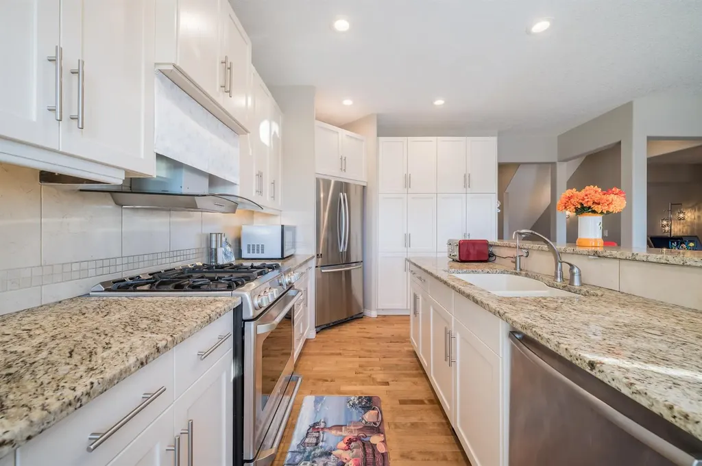 7 Aspen Stone Grove SW Calgary AB T3H 0H3