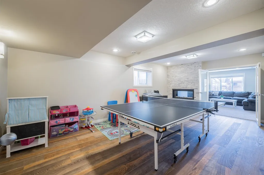 7 Aspen Stone Grove SW Calgary AB T3H 0H3