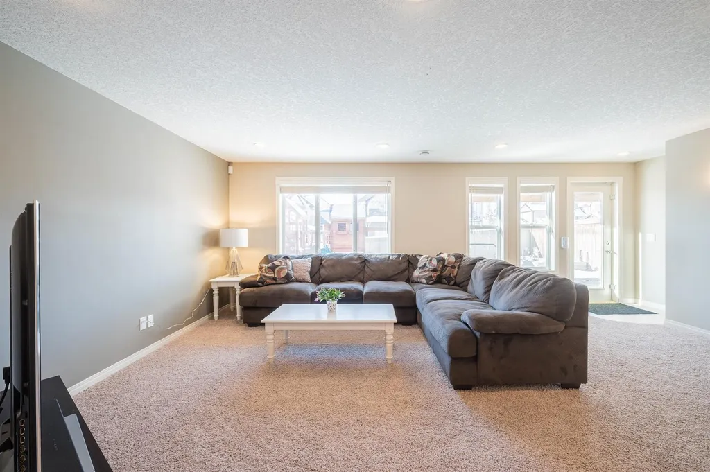 7 Aspen Stone Grove SW Calgary AB T3H 0H3