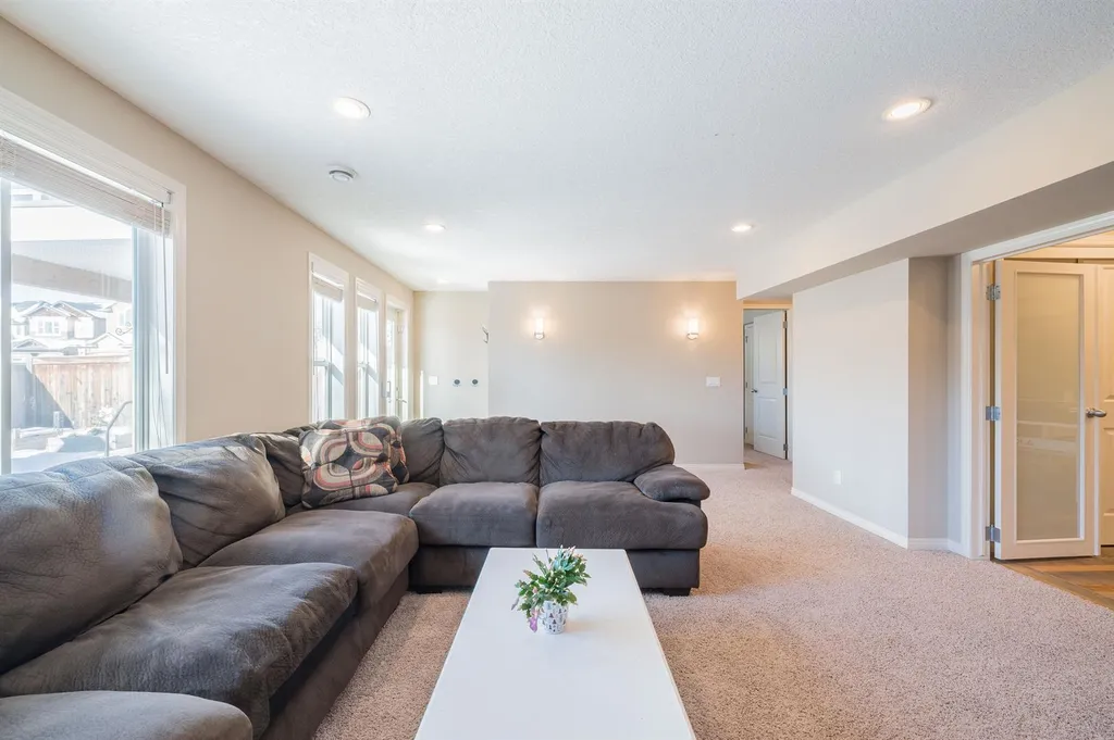7 Aspen Stone Grove SW Calgary AB T3H 0H3