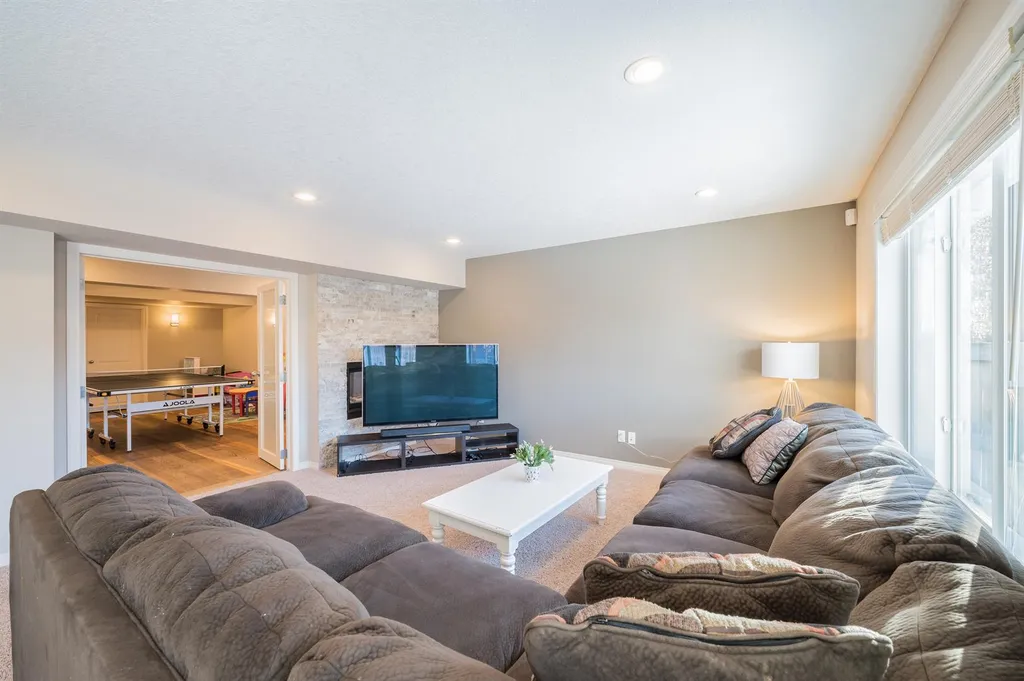 7 Aspen Stone Grove SW Calgary AB T3H 0H3