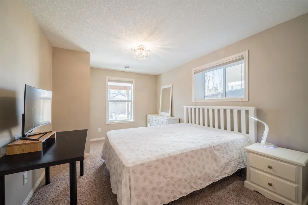 7 Aspen Stone Grove SW Calgary AB T3H 0H3