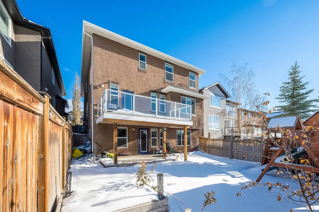 7 Aspen Stone Grove SW Calgary AB T3H 0H3