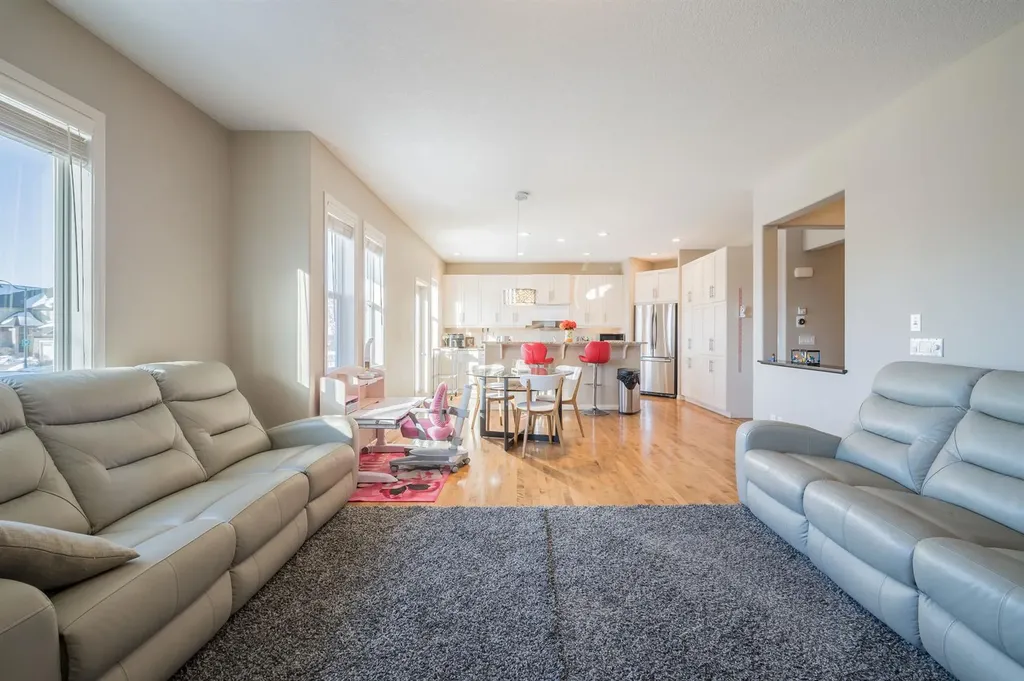 7 Aspen Stone Grove SW Calgary AB T3H 0H3