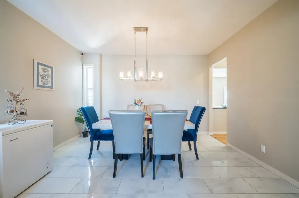 7 Aspen Stone Grove SW Calgary AB T3H 0H3