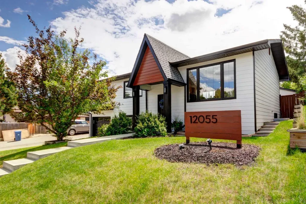 12055 Canaveral Road SW Calgary AB T2W 1N7
