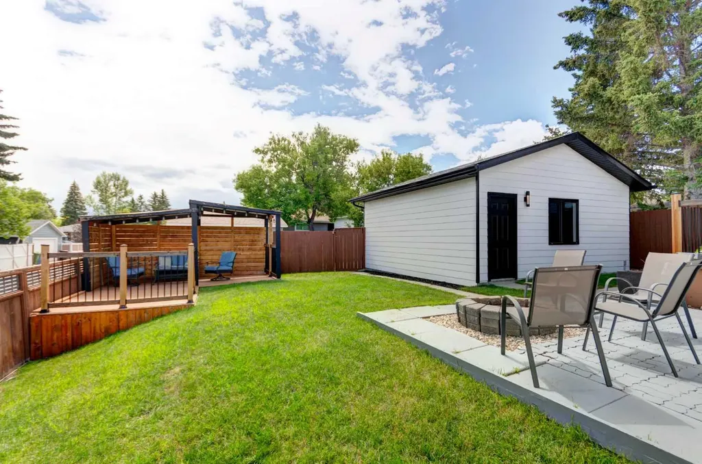 12055 Canaveral Road SW Calgary AB T2W 1N7