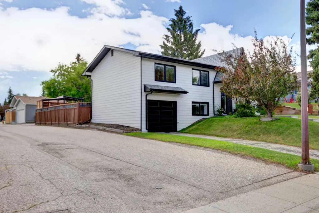 12055 Canaveral Road SW Calgary AB T2W 1N7
