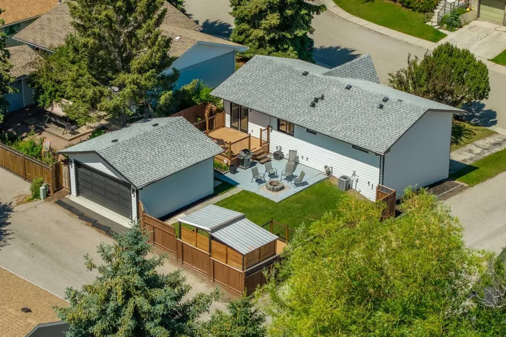 12055 Canaveral Road SW Calgary AB T2W 1N7