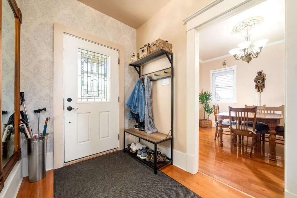 340 5 Street SE Medicine Hat AB T1A 0M8