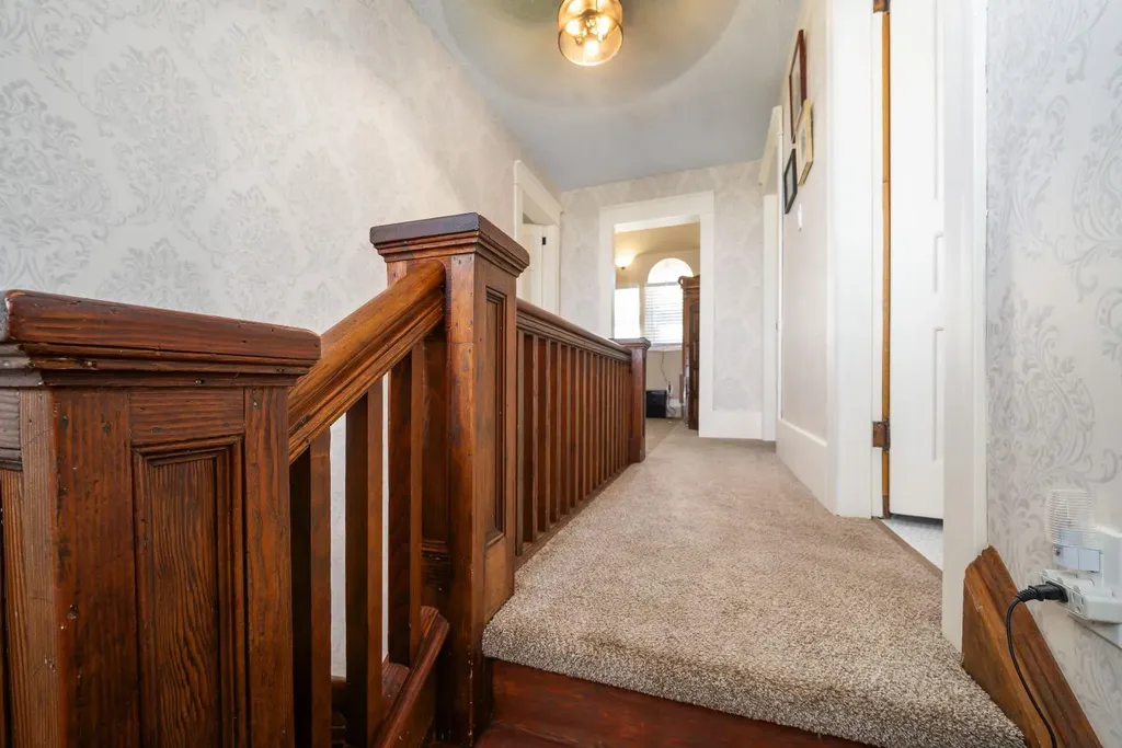 340 5 Street SE Medicine Hat AB T1A 0M8