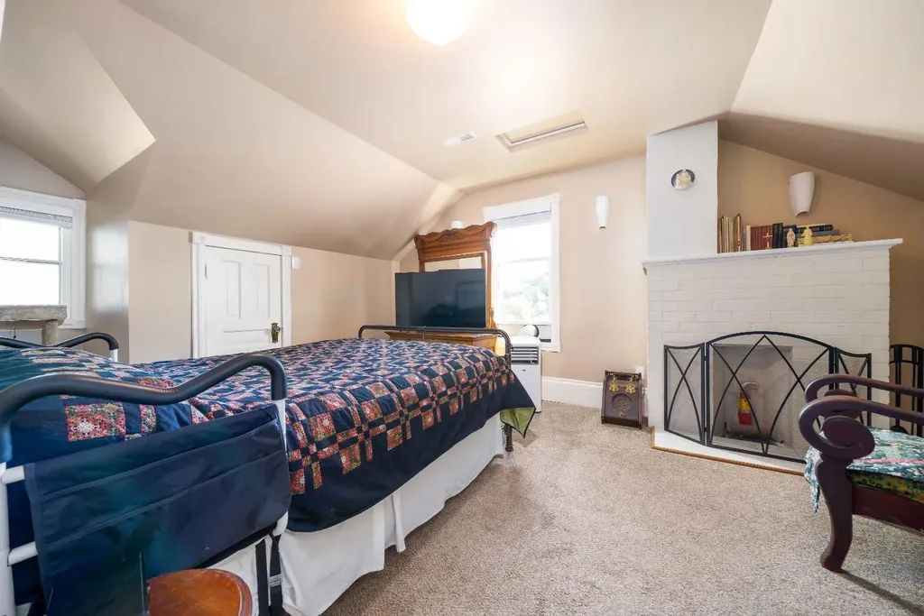 340 5 Street SE Medicine Hat AB T1A 0M8