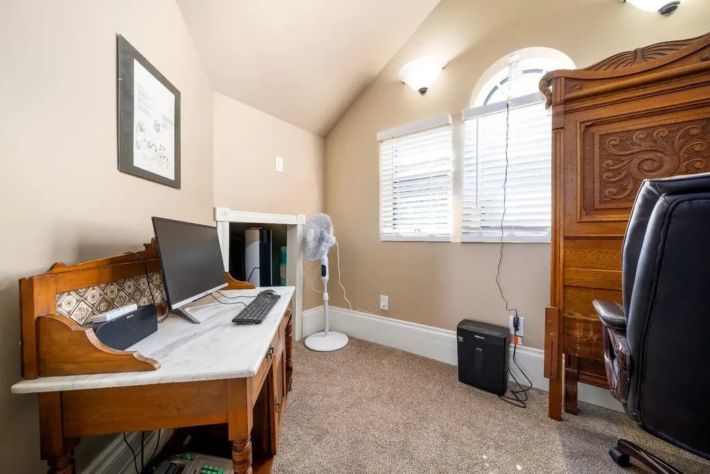 340 5 Street SE Medicine Hat AB T1A 0M8