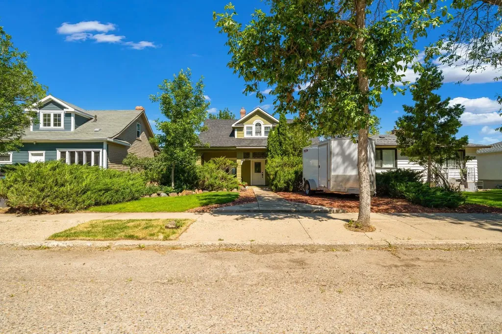 340 5 Street SE Medicine Hat AB T1A 0M8