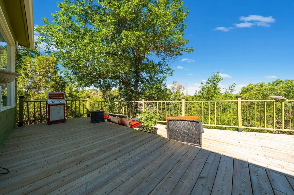 340 5 Street SE Medicine Hat AB T1A 0M8