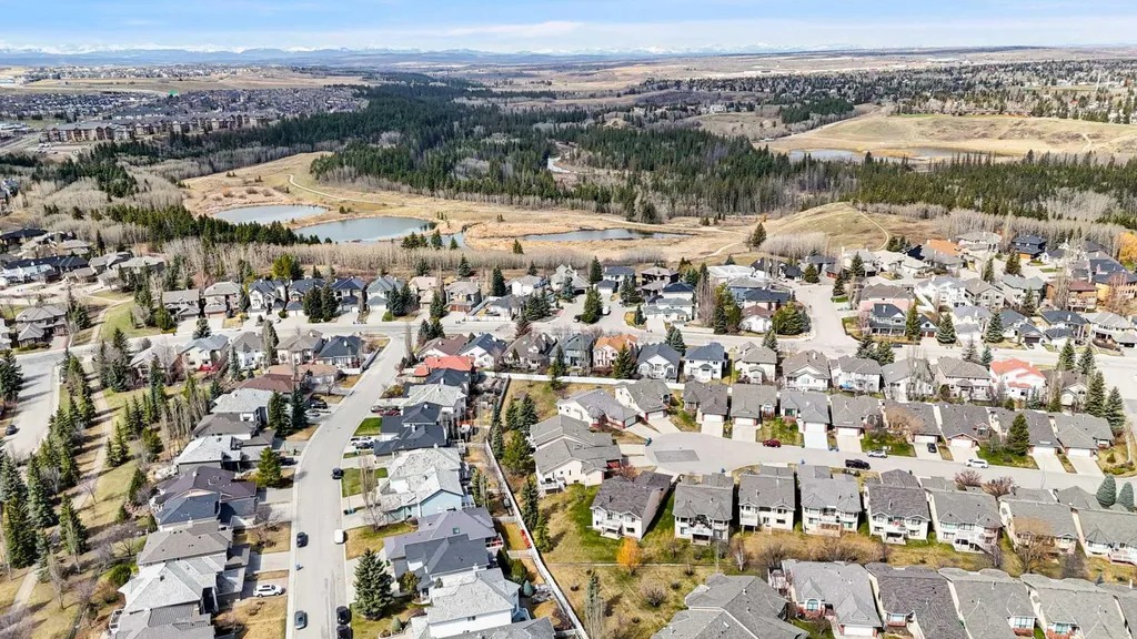 58 Evergreen Bay SW Calgary AB T2Y 3E9