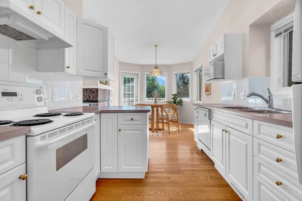 58 Evergreen Bay SW Calgary AB T2Y 3E9