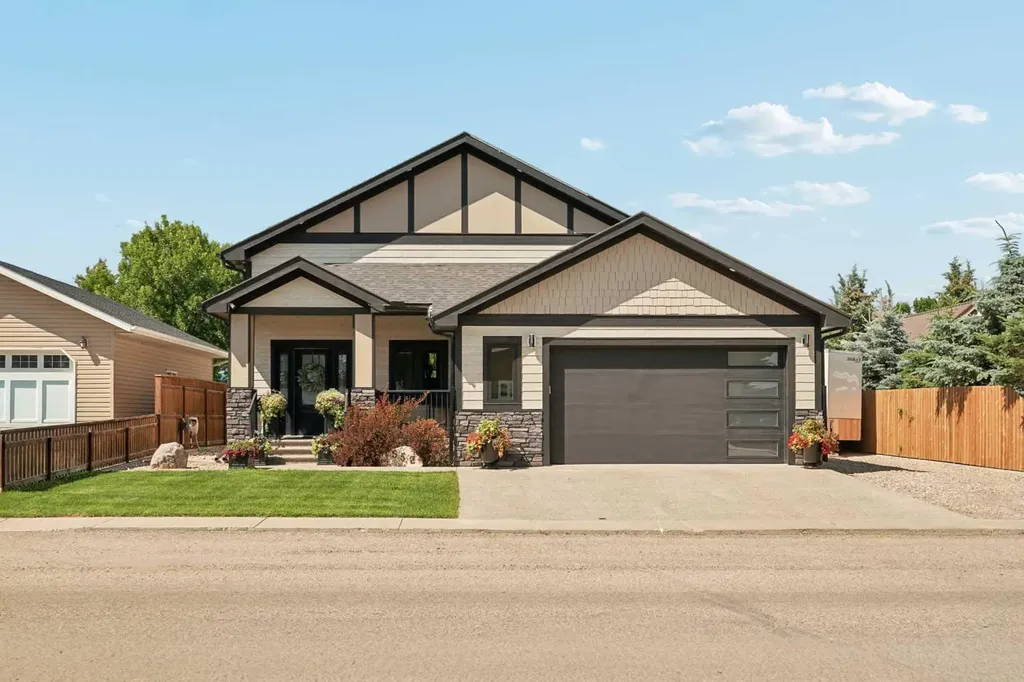 552 Rogers Avenue Picture Butte AB T0K 1V0