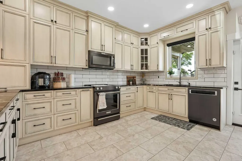 552 Rogers Avenue Picture Butte AB T0K 1V0