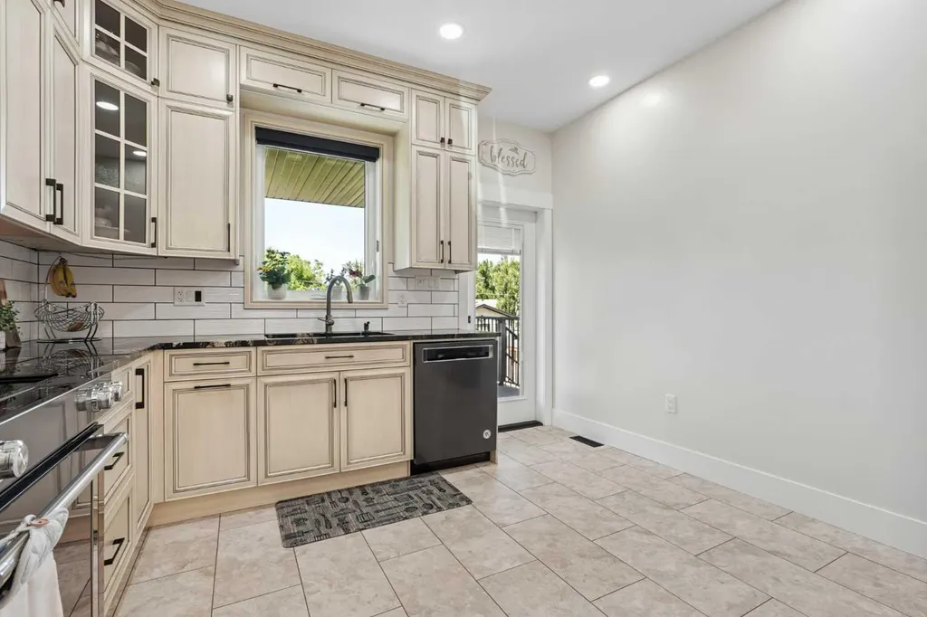 552 Rogers Avenue Picture Butte AB T0K 1V0