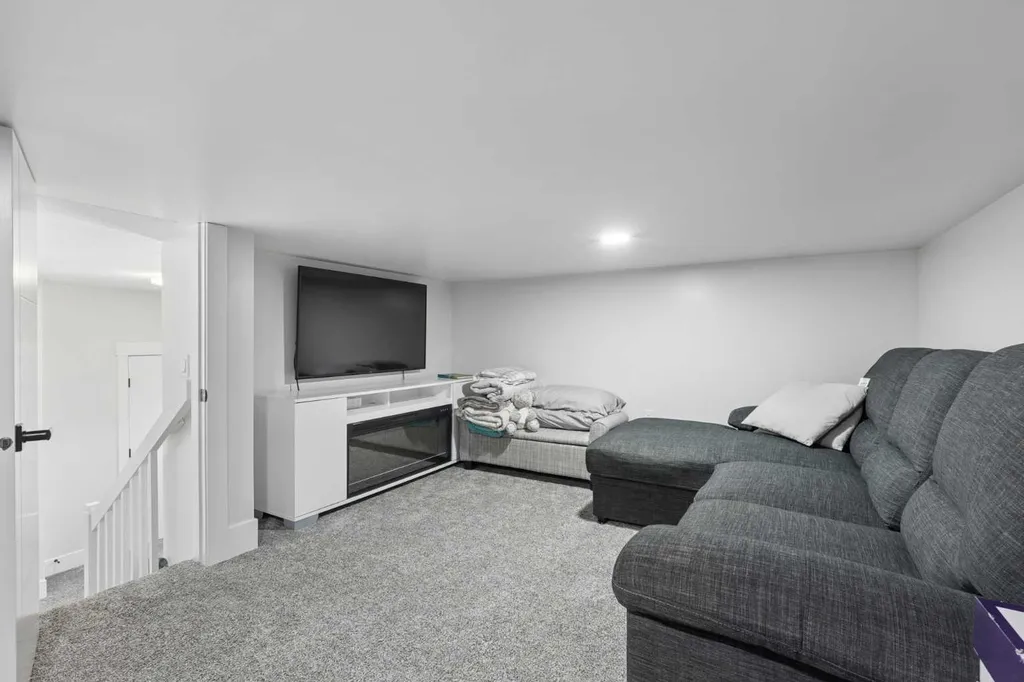 552 Rogers Avenue Picture Butte AB T0K 1V0
