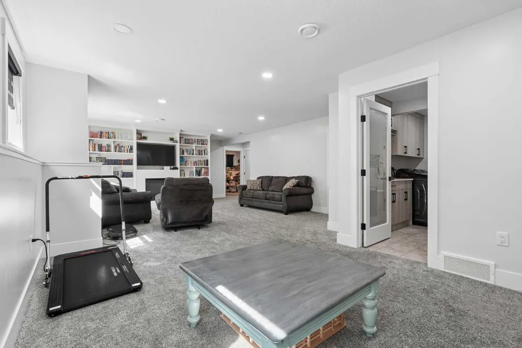 552 Rogers Avenue Picture Butte AB T0K 1V0