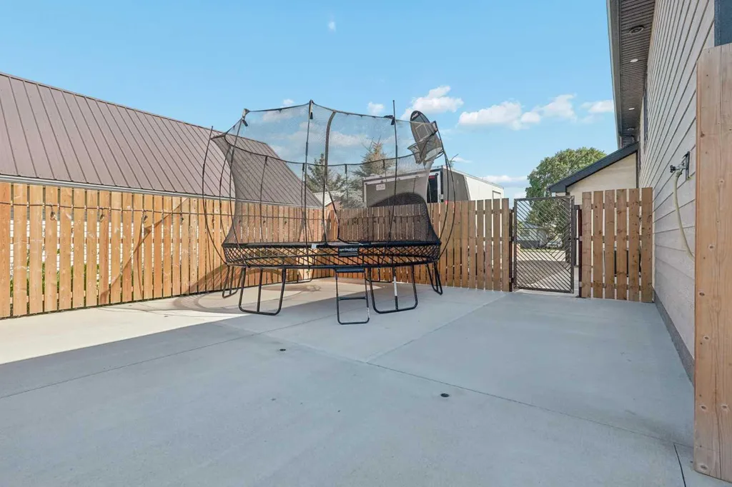 552 Rogers Avenue Picture Butte AB T0K 1V0