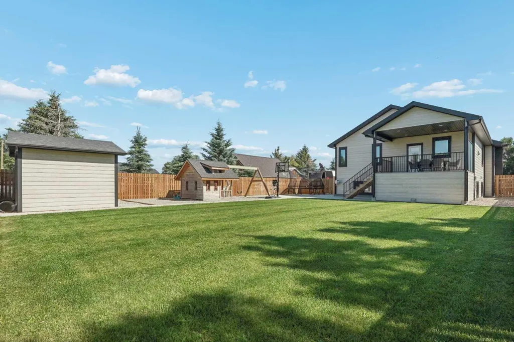 552 Rogers Avenue Picture Butte AB T0K 1V0
