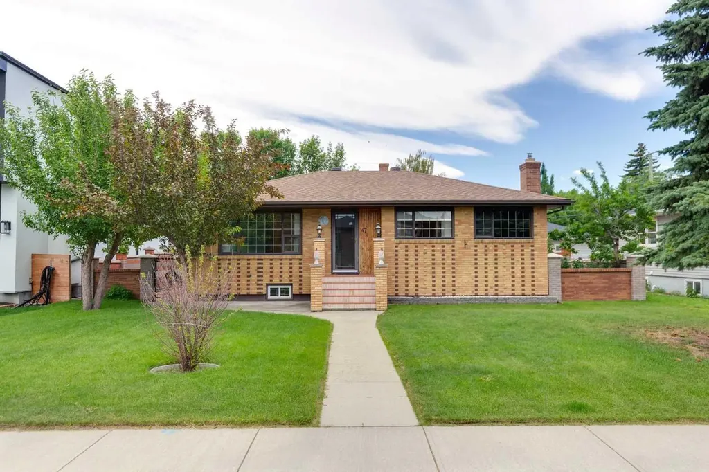 47 Montrose Crescent NE Calgary AB T3E5P3