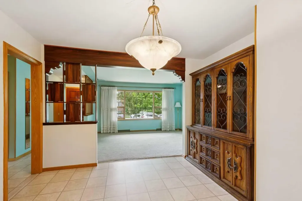 47 Montrose Crescent NE Calgary AB T3E5P3