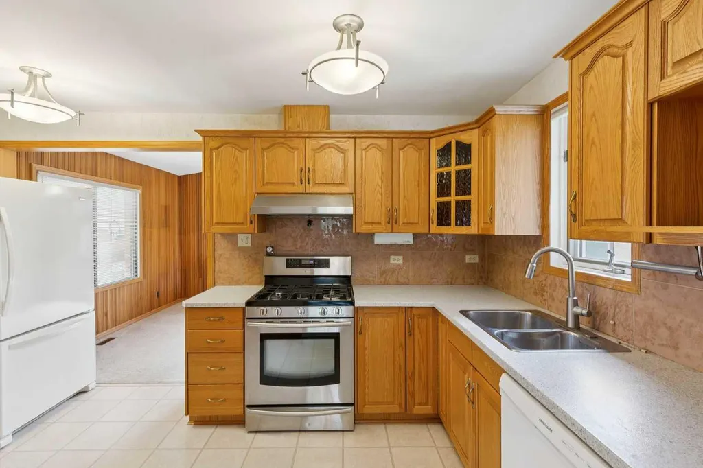 47 Montrose Crescent NE Calgary AB T3E5P3