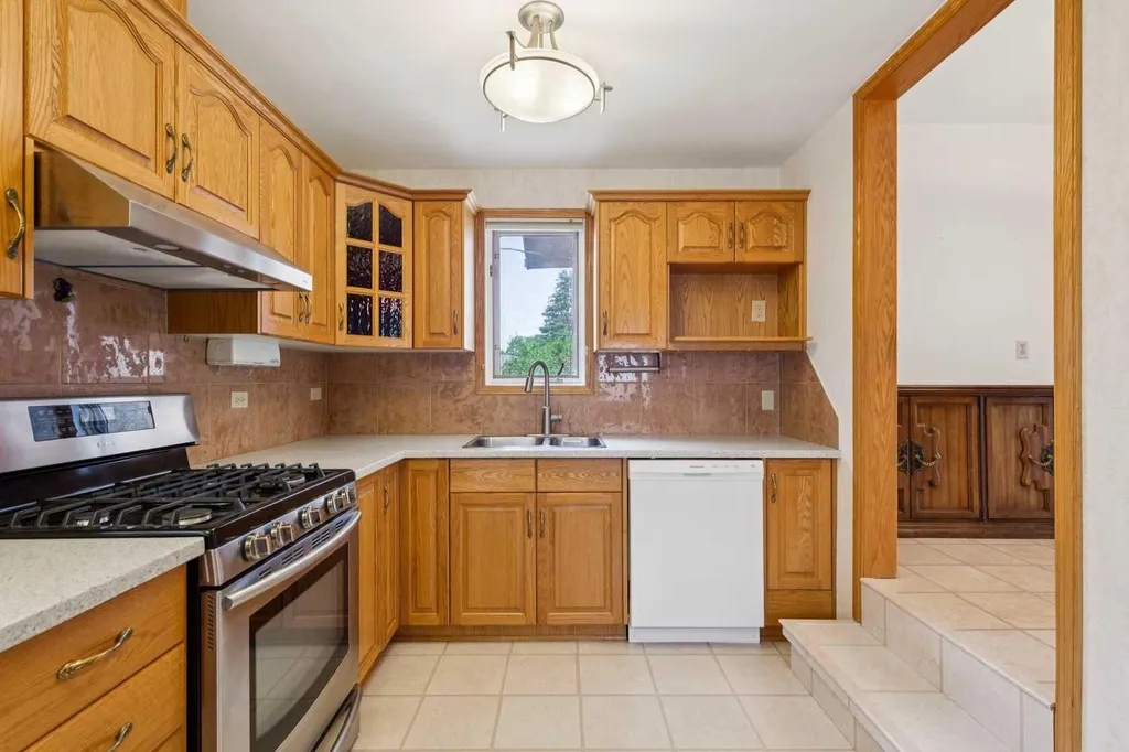 47 Montrose Crescent NE Calgary AB T3E5P3