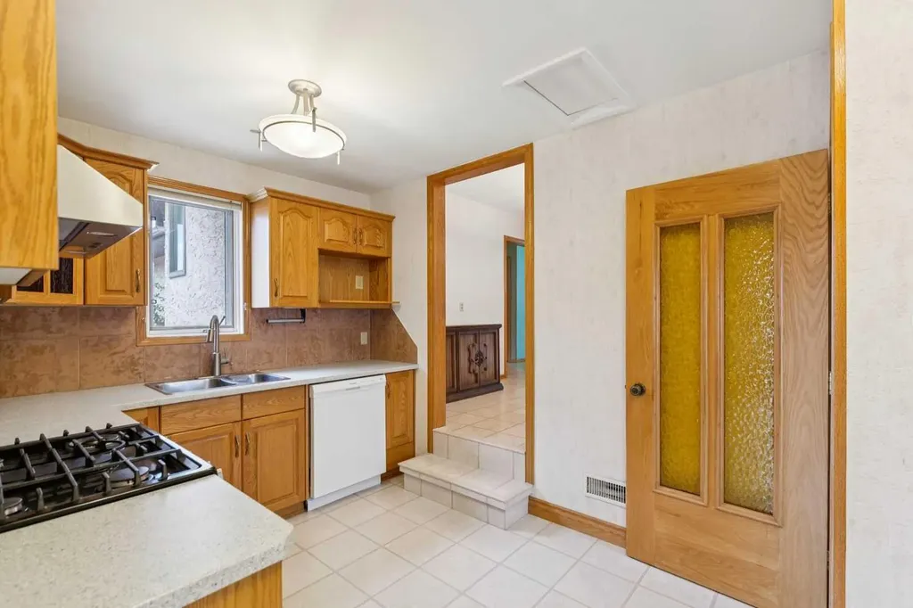 47 Montrose Crescent NE Calgary AB T2E5P3