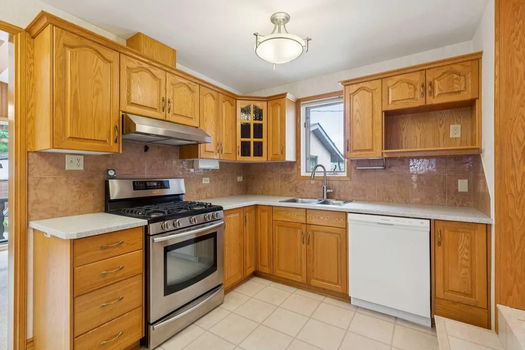 47 Montrose Crescent NE Calgary AB T3E5P3