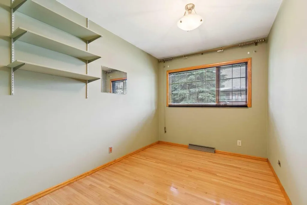 47 Montrose Crescent NE Calgary AB T3E5P3
