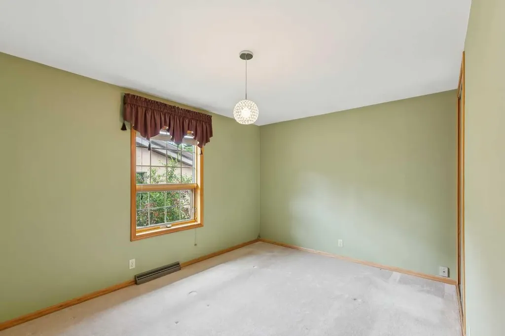 47 Montrose Crescent NE Calgary AB T2E5P3