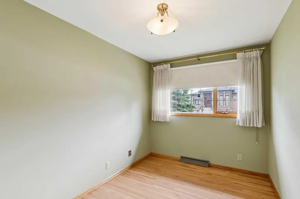 47 Montrose Crescent NE Calgary AB T3E5P3