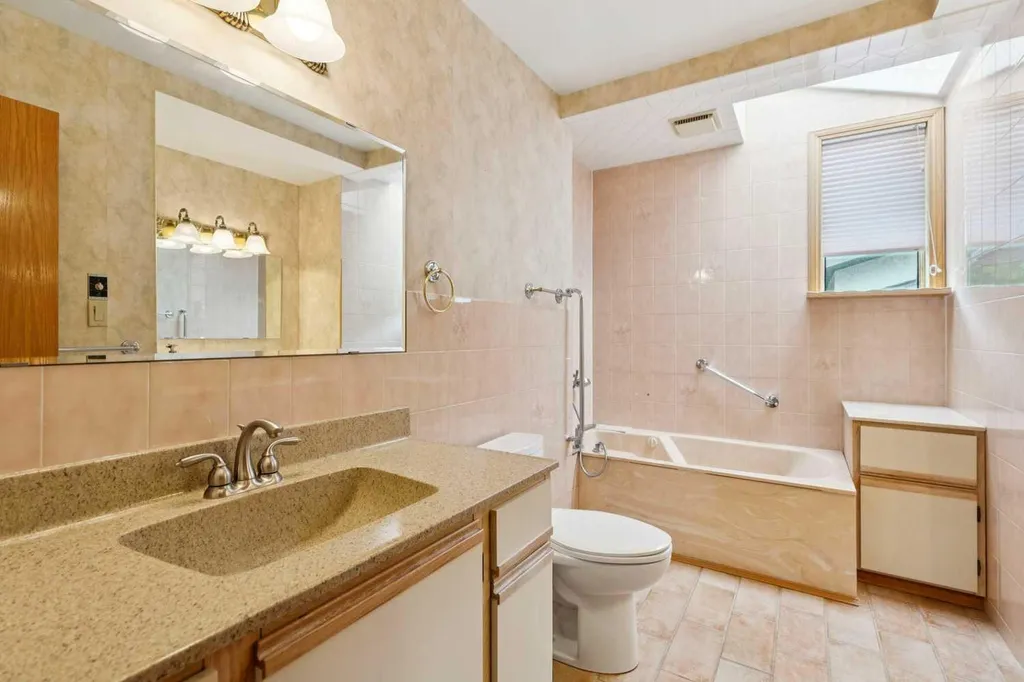 47 Montrose Crescent NE Calgary AB T3E5P3
