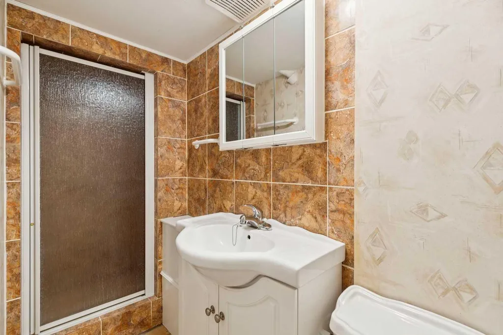 47 Montrose Crescent NE Calgary AB T3E5P3