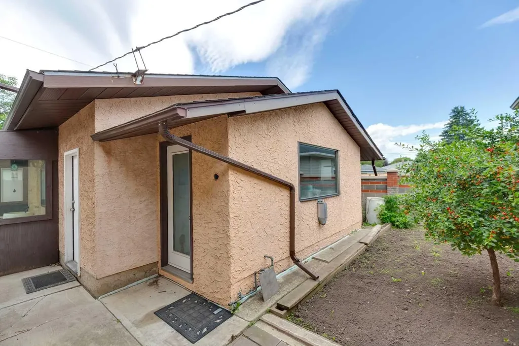 47 Montrose Crescent NE Calgary AB T2E5P3