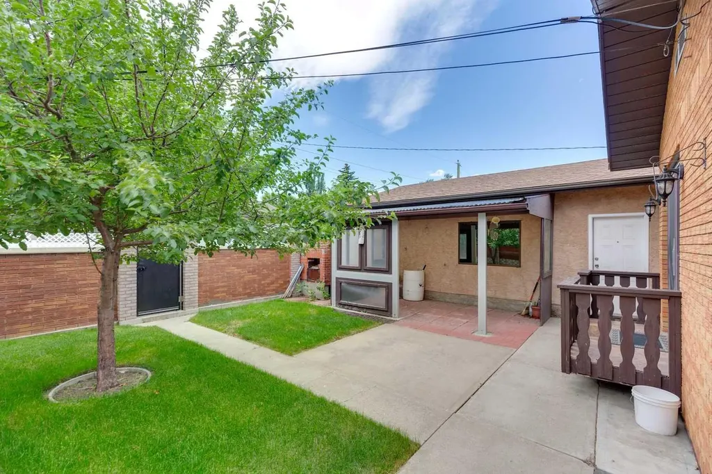 47 Montrose Crescent NE Calgary AB T2E5P3