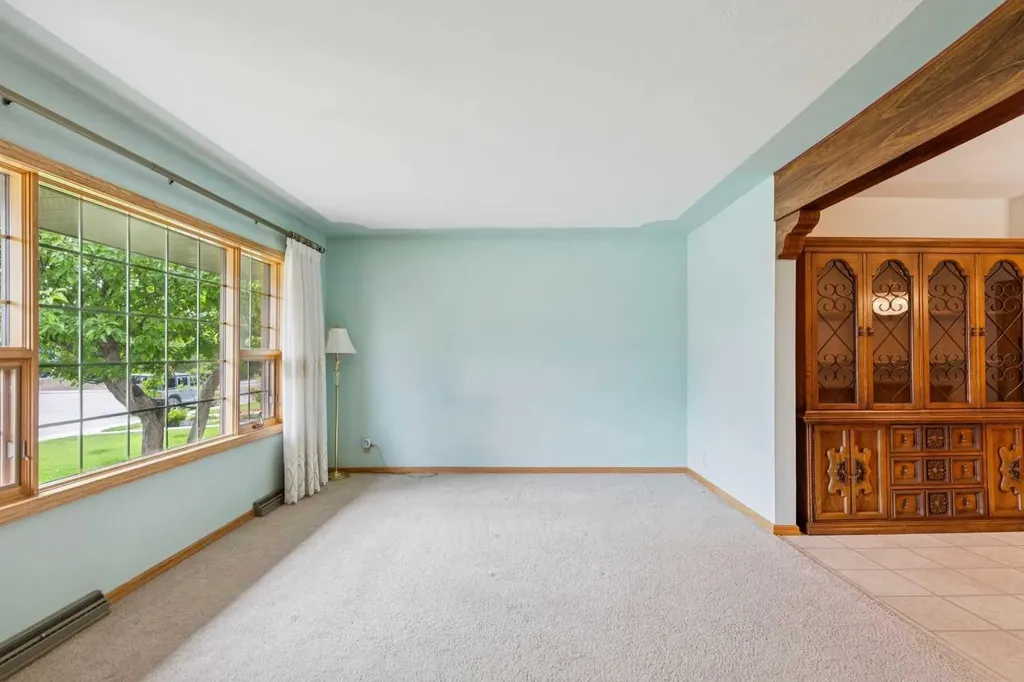 47 Montrose Crescent NE Calgary AB T3E5P3
