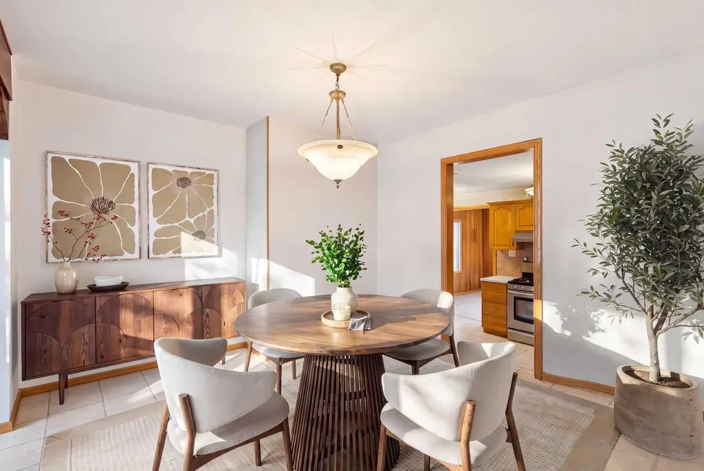 47 Montrose Crescent NE Calgary AB T3E5P3