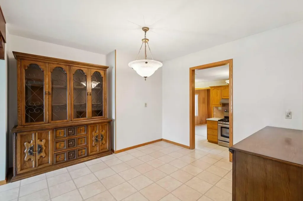 47 Montrose Crescent NE Calgary AB T3E5P3