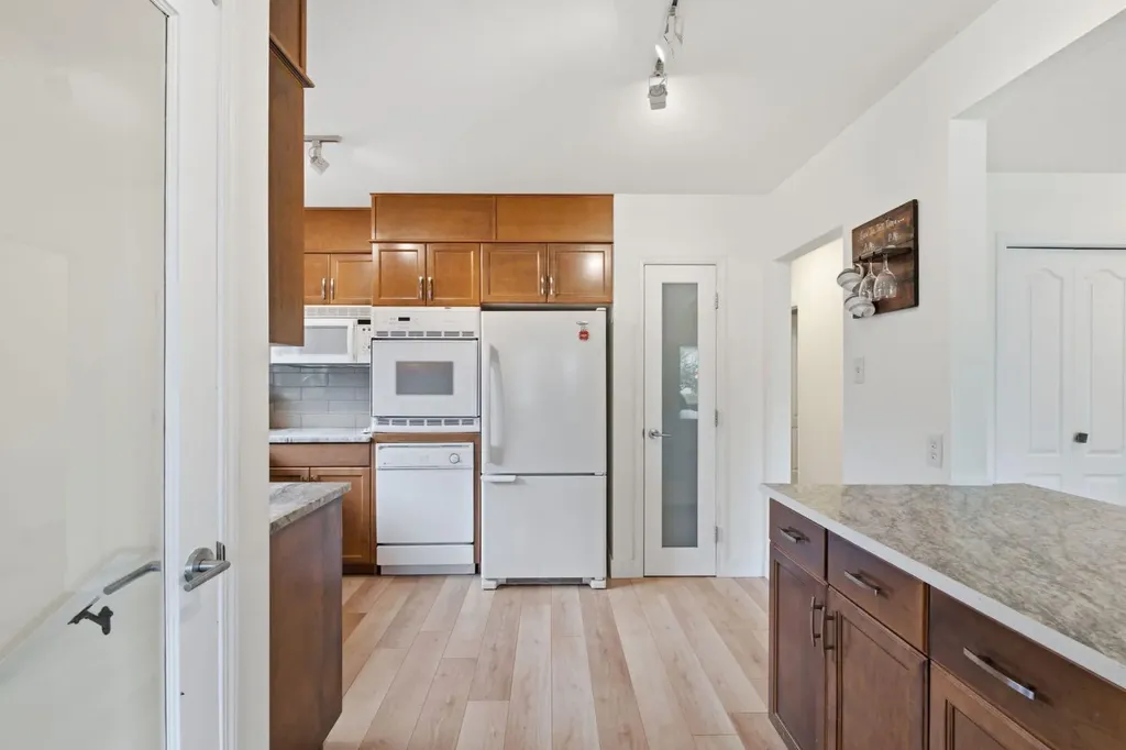 4752 Nipawin Crescent NW Calgary AB t2K 2h9