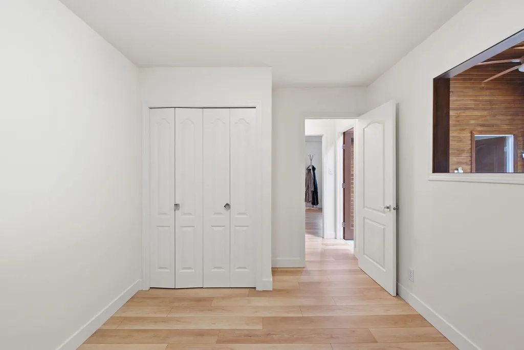 4752 Nipawin Crescent NW Calgary AB t2K 2h9