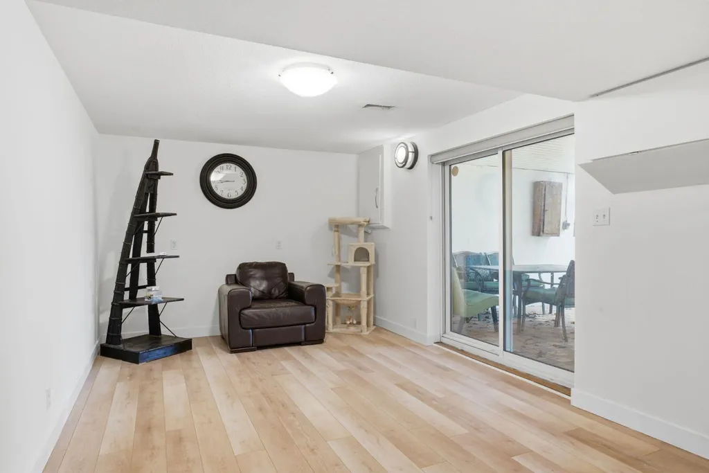 4752 Nipawin Crescent NW Calgary AB t2K 2h9