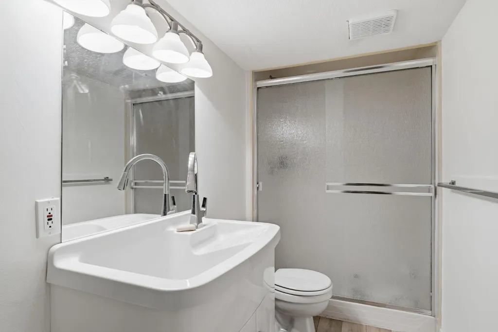 4752 Nipawin Crescent NW Calgary AB t2K 2h9